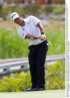 September 4, 2015; Norton, MA, USA; Hideki Matsuyama chips onto the green at the 8th hole during the first round of the Deutsche Bank Championship at TPC Boston. PGA Golf Herren 2015: Deutsche Bank Championship SEP 04 - ZUMAc04_