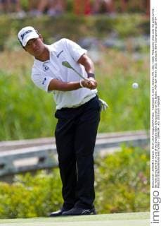 September 4, 2015; Norton, MA, USA; Hideki Matsuyama chips onto the green at the 8th hole during the first round of the Deutsche Bank Championship at TPC Boston. PGA Golf Herren 2015: Deutsche Bank Championship SEP 04 - ZUMAc04_
