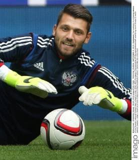 MOSCOW, RUSSIA. SEPTEMBER 4, 2015. Goalkeeper Yuri Lodygin in a training session of the Russian national football team ahead of their 2016 UEFA European Championship EM Europameisterschaft qualifying round Group G match against Sweden. Valery Sharifulin TASS  TS00CFE6