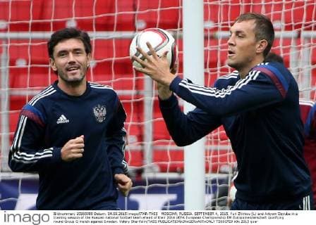 MOSCOW, RUSSIA. SEPTEMBER 4, 2015. Yuri Zhirkov (L) and Artyom Dzyuba in a training session of the Russian national football team ahead of their 2016 UEFA European Championship EM Europameisterschaft qualifying round Group G match against Sweden. Valery Sharifulin TASS  TS00CFE9