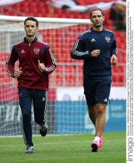 MOSCOW, RUSSIA. SEPTEMBER 4, 2015. An unidentified man and Roman Shirokov (R) in a training session of the Russian national football team ahead of their 2016 UEFA European Championship EM Europameisterschaft qualifying round Group G match against Sweden. Valery Sharifulin TASS  TS00CFF4