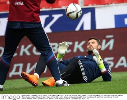 MOSCOW, RUSSIA. SEPTEMBER 4, 2015. Goalkeeper Yuri Lodygin in a training session of the Russian national football team ahead of their 2016 UEFA European Championship EM Europameisterschaft qualifying round Group G match against Sweden. Valery Sharifulin TASS  TS00CFF5