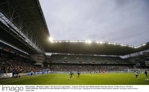 Spanish national team Nationalteam training session. In this picture, the fans. xPABLOGARCIAx 