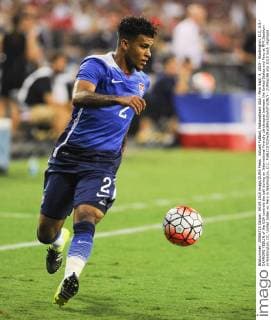 Aktuell Fußball, Nationalteam USA - Peru Sept. 4, 2015 - Washington, D.C, U.S - DEANDRE YEDLIN of the USA controls the ball during an International Friendly Länderspiel between the United States and Peru at RFK Stadium in Washington, DC. United Sates vs. Peru in Washington, D.C. - ZUMAg196