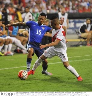 Aktuell Fußball, Nationalteam USA - Peru Sept. 4, 2015 - Washington, D.C, U.S - MICHAEL OROZCO of the USA tries to take the ball during an International Friendly Länderspiel between the United States and Peru at RFK Stadium in Washington, DC. United Sates vs. Peru in Washington, D.C. - ZUMAg196