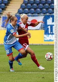 v.li.: Tamar Dongus (Hoffenheim, 32), Mandy Islacker (Frankfurt, 17), Zweikampf, Duell, duel, tackle, Dynamik, Action, Aktion, Fussball, Allianz Frauen-Bundesliga, TSG 1899 Hoffenheim - 1. FFC Frankfurt, xozx