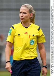Ines Appelmann (Schiedsrichterin), Einzelbild, Aktion, Action, Fussball, Allianz Frauen-Bundesliga, TSG 1899 Hoffenheim - 1. FFC Frankfurt, xozx