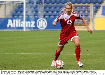 Kathrin-Julia Hendrich (Kathi Hendrich, Frankfurt, 4), Freisteller, Einzelbild, Aktion, Action, vor der Allianz Werbebande, Fussball, Allianz Frauen-Bundesliga, TSG 1899 Hoffenheim - 1. FFC Frankfurt, xozx