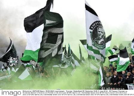 Muenster, Deutschland 05. September 2015: 3. Liga 15 16 - SC Preussen Muenster vs. SV Werder Bremen II Fanblock von Münster ot