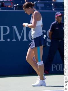 Andrea Petkovic (GER) hat ein Kinesiotape am Bein, Tennis - US Open 2015 - Grand Slam ITF ATP Tennis Herren WTA Tennis Damen - Flushing Meadows - New York - New York - USA - 5 September 2015. Juergen Hasenkopf