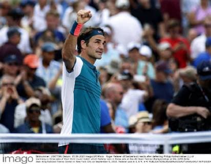 Roger Federer of Switzerland reacts after defeating Philipp Kohlschreiber (L) of Germany in three sets of their third round match which Federer won in three sets at the US Open Tennis Championships at the USTA Billie Jean King National Tennis Center in New York City on September 5, 2015. Federer won 6-3, 6-4, 6-4.  NYP20150905311 MONIKAxGRAFF