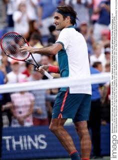 Roger Federer of Switzerland reacts after defeating Philipp Kohlschreiber (L) of Germany in three sets of their third round match which Federer won in three sets at the US Open Tennis Championships at the USTA Billie Jean King National Tennis Center in New York City on September 5, 2015. Federer won 6-3, 6-4, 6-4.  NYP20150905312 MONIKAxGRAFF