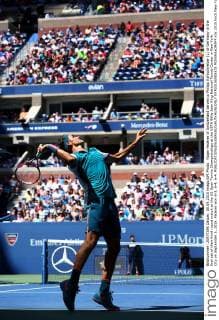 Roger Federer of Switzerland serves to Philipp Kohlschreiber (L) of Germany in the first set of their third round match at the US Open Tennis Championships at the USTA Billie Jean King National Tennis Center in New York City on September 5, 2015. Federer won 6-3, 6-4, 6-4.  NYP20150905318 MONIKAxGRAFF