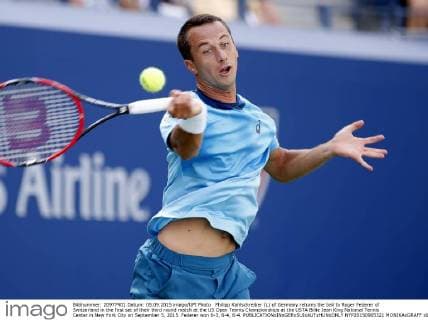 Philipp Kohlschreiber (L) of Germany returns the ball to Roger Federer of Switzerland in the first set of their third round match at the US Open Tennis Championships at the USTA Billie Jean King National Tennis Center in New York City on September 5, 2015. Federer won 6-3, 6-4, 6-4.  NYP20150905321 MONIKAxGRAFF