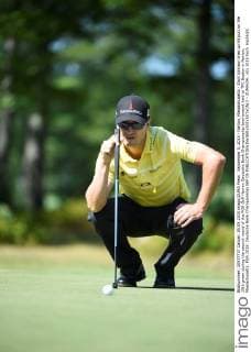 September 5, 2015 - Norton, Massachusetts - Zach Johnson lines up hit putt on the 15th green during the second round of the PGA Golf Herren Deutsche Bank Championship tournament held at TPC Boston in Norton, Massachusetts. PGA 2015: Deutsche Bank Championship SEP 05 - ZUMAc04_