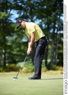 September 5, 2015 - Norton, Massachusetts - Zach Johnson putts on the 15th green during the second round of the PGA Golf Herren Deutsche Bank Championship tournament held at TPC Boston in Norton, Massachusetts. PGA 2015: Deutsche Bank Championship SEP 05 - ZUMAc04_