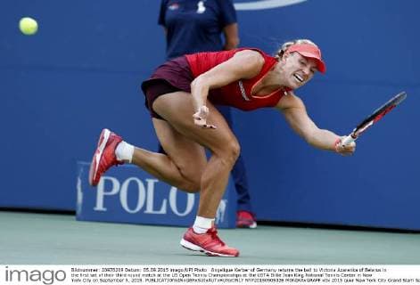 Angelique Kerber of Germany returns the ball to Victoria Azarenka of Belarus in the first set of their third round match at the US Open Tennis Championships at the USTA Billie Jean King National Tennis Center in New York City on September 5, 2015.  NYP20150905326 MONIKAxGRAFF