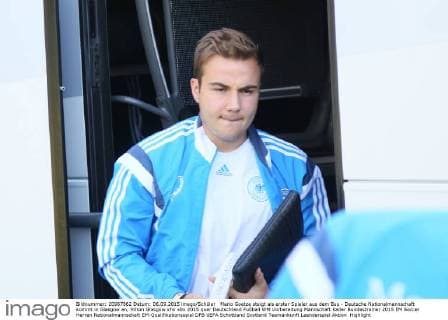 Mario Goetze steigt als erster Spieler aus dem Bus - Deutsche Nationalmannschaft kommt in Glasgow an, Hilton Glasgow