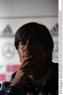 06.09.2015, Fussball Europameisterschafts-Qualifikation, 8.Spieltag, Schottland - Deutschland, DFB-Pressekonferenz im Hotel Hilton in Glasgow (Schottland) am Vortag. Trainer Joachim Löw (Deutschland) nachdenklich. 