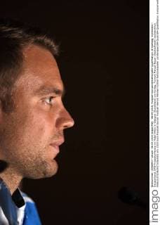 06.09.2015, Fussball Europameisterschafts-Qualifikation, 8.Spieltag, Schottland - Deutschland, DFB-Pressekonferenz im Hotel Hilton in Glasgow (Schottland) am Vortag. Torwart Manuel Neuer (Deutschland) nachdenklich. 