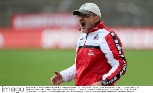 v.li.: Willi Breuer (Trainer, Coach, Cheftrainer, Köln) , 1. FC Köln (weiss), FC Bayern München (rot), Fussball, Bundesliga, Damen, Frauen, 1. FC Köln, FC Bayern München, xbhx