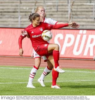 Koeln vl. Katherine Stengel (Muenchen), Rachel Rinast (Koeln) , 1. FC Koeln - FC Bayern Muenchen, Fussball, Frauen, Allianz Frauen-Bundesliga, Spieltag 2, 06.09.2015 , Copyright: Horn Eibner-Pressefoto EP_BHN