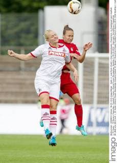 Koeln vl. Lise Munk (Koeln), Gina Lewandowski (Muenchen), im Zweikampf beim Kopfball, 1. FC Koeln - FC Bayern Muenchen, Fussball, Frauen, Allianz Frauen-Bundesliga, Spieltag 2, 06.09.2015 , Copyright: Horn Eibner-Pressefoto EP_BHN