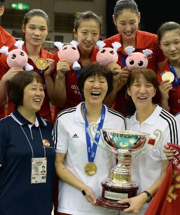 (150906) -- NAGOYA, Sept. 6, 2015 -- China s coach Lang Ping (C, front) celebrates with players during the awarding ceremony of 2015 Women s Volleyball World Cup in Nagoya, Japan, Sept. 6, 2015. China beat Japan in the final by 3-1 and claimed the title of the event. ) (SP)JAPAN-NAGOYA-VOLLEYBALL-WOMEN S WORLD CUP-CHINA VS JAPAN MaxPing 