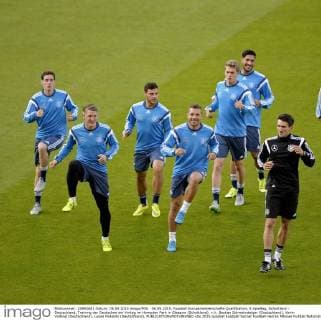 06.09.2015, Fussball Europameisterschafts-Qualifikation, 8.Spieltag, Schottland - Deutschland, Training der Deutschen am Vortag im Hampden Park in Glasgow (Schottland). v.li: Bastian Schweinsteiger (Deutschland), Kevin Volland (Deutschland), Lukas Podolski (Deutschland), 
