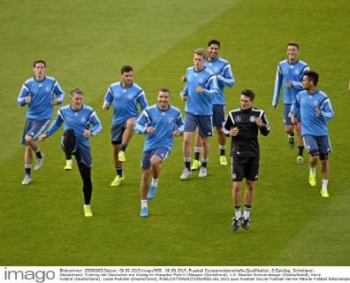 06.09.2015, Fussball Europameisterschafts-Qualifikation, 8.Spieltag, Schottland - Deutschland, Training der Deutschen am Vortag im Hampden Park in Glasgow (Schottland). v.li: Bastian Schweinsteiger (Deutschland), Kevin Volland (Deutschland), Lukas Podolski (Deutschland), 