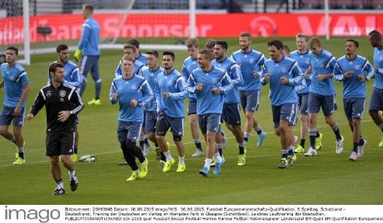 06.09.2015, Fussball Europameisterschafts-Qualifikation, 8.Spieltag, Schottland - Deutschland, Training der Deutschen am Vortag im Hampden Park in Glasgow (Schottland). Leichtes Lauftraining der Deutschen. 