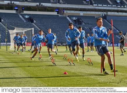 06.09.2015, Fussball Europameisterschafts-Qualifikation, 8.Spieltag, Schottland - Deutschland, Training der Deutschen am Vortag im Hampden Park in Glasgow (Schottland). v.l. Kevin Volland (Deutschland), Ilkay Gündogan (Deutschland) und Mesut Özil (Deutschland) 
