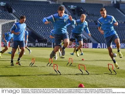 06.09.2015, Fussball Europameisterschafts-Qualifikation, 8.Spieltag, Schottland - Deutschland, Training der Deutschen am Vortag im Hampden Park in Glasgow (Schottland). v.l. Kevin Volland (Deutschland), Jonas Hector (Deutschland), Andre Schürrle (Deutschland) und Max Kruse (Deutschland) 