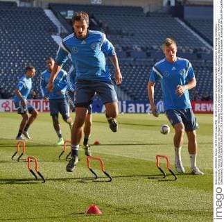 06.09.2015, Fussball Europameisterschafts-Qualifikation, 8.Spieltag, Schottland - Deutschland, Training der Deutschen am Vortag im Hampden Park in Glasgow (Schottland). v.l. Mats Hummels (Deutschland) und Toni Kroos (Deutschland) 