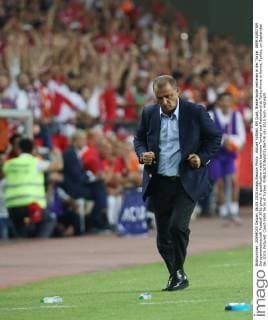 Aktuell Fußball, EM Quali, Niederlande verlieren in der Türkei UEFA EURO EM Europameisterschaft Fussball 2016 group A qualification match between Turkey and Netherland at Torku Arena in Konya, Turkey, on September 06, 2015. Pictured: Coach Fatih Terim of Turkey. 