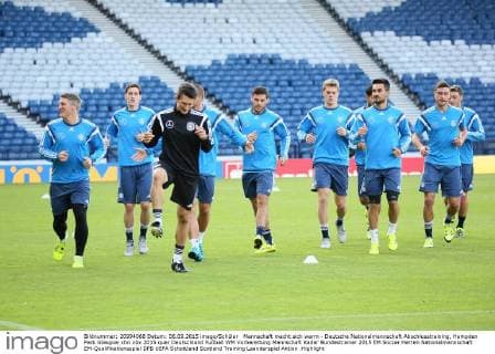 Mannschaft macht sich warm - Deutsche Nationalmannschaft Abschlusstraining, Hampden Park Glasgow
