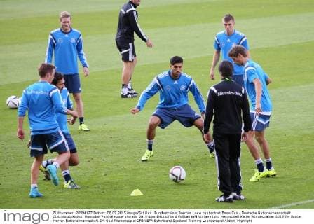 Bundestrainer Joachim Loew beobachtet Emre Can - Deutsche Nationalmannschaft Abschlusstraining, Hampden Park Glasgow