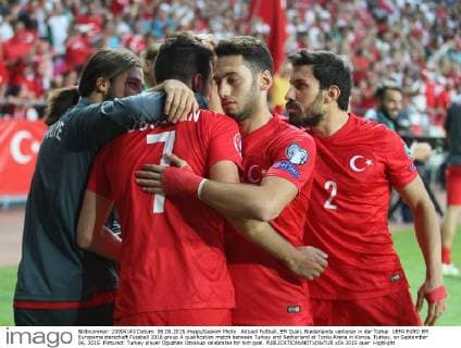 Aktuell Fußball, EM Quali, Niederlande verlieren in der Türkei UEFA EURO EM Europameisterschaft Fussball 2016 group A qualification match between Turkey and Netherland at Torku Arena in Konya, Turkey, on September 06, 2015. Pictured: Turkey player Oguzhan Ozyakup celebrates for him goal. 