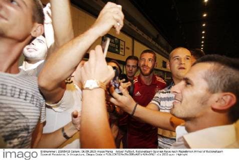 Aktuell Fußball, Nationalteam Spanien Reise nach Mazedonien Arrival of Nationalteam Spain at Macedonia. In this picture, Diegos Costa x 