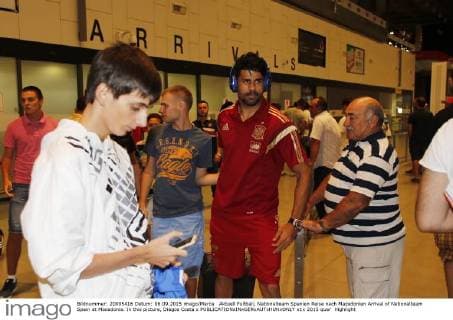 Aktuell Fußball, Nationalteam Spanien Reise nach Mazedonien Arrival of Nationalteam Spain at Macedonia. In this picture, Diegos Costa x 