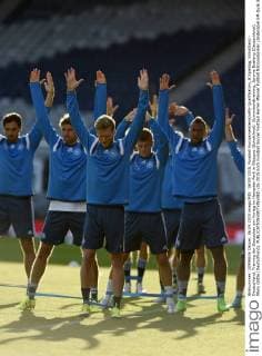 06.09.2015, Fussball Europameisterschafts-Qualifikation, 8.Spieltag, Schottland - Deutschland, Training der Deutschen am Vortag im Hampden Park in Glasgow (Schottland). Gummibandtraining, Jerome Boateng (Deutschland), Mario Götze (Deutschland). 