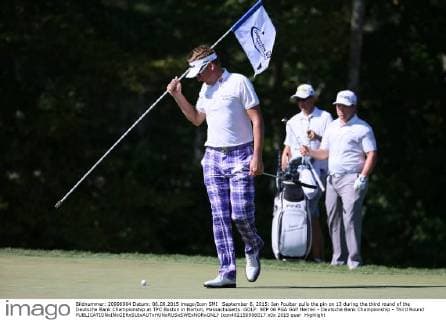 September 6, 2015: Ian Poulter pulls the pin on 13 during the third round of the Deutsche Bank Championship at TPC Boston in Norton, Massachusetts. GOLF: SEP 06 PGA Golf Herren - Deutsche Bank Championship - Third Round Icon482150906017 EDITORIAL USE ONLY