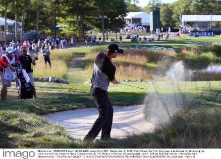 September 6, 2015: Matt Jones hits from the green side bunker on 16 during the third round of the Deutsche Bank Championship at TPC Boston in Norton, Massachusetts. GOLF: SEP 06 PGA Golf Herren - Deutsche Bank Championship - Third Round Icon482150906038 EDITORIAL USE ONLY