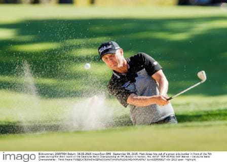 September 06, 2015: Matt Jones hits out of a green side bunker in front of the 7th green during the third round of the Deutsche Bank Championship at TPC Boston in Norton, MA. GOLF: SEP 06 PGA Golf Herren - Deutsche Bank Championship - Third Round Icon150906017 EDITORIAL USE ONLY