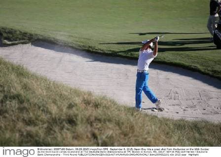 September 6, 2015: Jason Day hits a great shot from the bunker on the 18th Sunday as the third round comes to and end at The Deutsche Bank Championship at TPC Boston in Norton, MA. GOLF: SEP 06 PGA Golf Herren - Deutsche Bank Championship - Third Round Icon1509052101 EDITORIAL USE ONLY