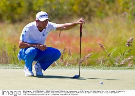 September 6, 2015; Norton, MA, USA; Jason Day lines up a putt at the 2nd hole during the third round of the Deutsche Bank Championship at TPC Boston. PGA Golf Herren 2015: Deutsche Bank Championship SEP 06 - ZUMAc04_