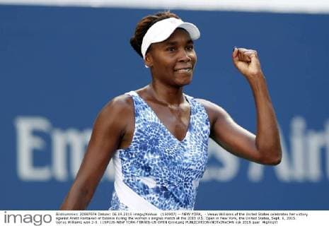 (150907) -- NEW YORK, - Venus Williams of the United States celebrates her victory aganist Anett Kontaveit of Estonia during the women s singles match at the 2015 U.S. Open in New York, the United States, Sept. 6, 2015. Venus Williams won 2-0. ) (SP)US-NEW YORK-TENNIS-US OPEN QinxLang 