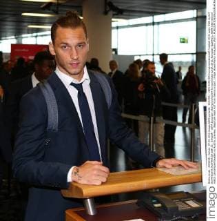 SOCCER - UEFA EURO EM Europameisterschaft Fussball 2016 quali, SWE vs AUT SCHWECHAT,AUSTRIA,07.SEP.15 - SOCCER - UEFA European Championship EM Europameisterschaft 2016, European Qualifiers, OEFB international match Länderspiel Sweden vs Austria, preview, departure team AUT from Vienna airport. Image shows Marko Arnautovic (AUT). GEPAxpictures xChristianxOrt