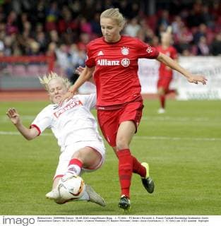 1. FC Köln - FC Bayern München 1. Frauen Fussball Bundesliga Südstadion Koeln Deutschland Datum: 06.09.2015 Oben: Vivianne Miedema (FC Bayern München) Unten: Anna Kirschbaum (1. FC Köln)