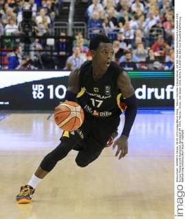 Dennis Schröder (Deutschland), mit Ball, Serbien-Deutschland EuroBasket 2015, Europa Meisterschaft Basketball, Basketball EM 2015, Männer, Herren, men Saison 2015, Berlin, 6.9.2015